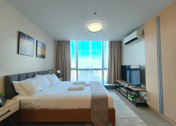 1br Amazing View In Uptown Bgc By Terravista 4*